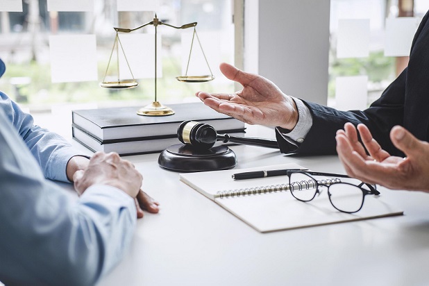 وکیل آنلاین در قائن 3 وکیل پایه یک دادگستری در مشهد - مشاوره حقوقی