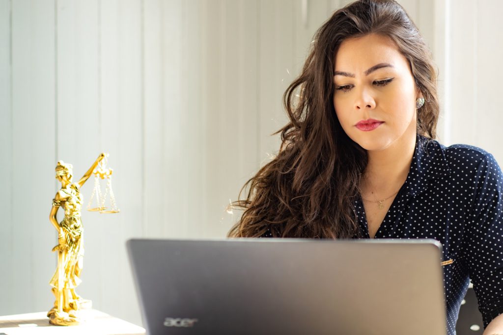 وکیل آنلاین در خاش 3 وکیل در خاش