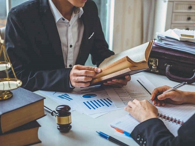وکیل آنلاین در سنندج-پاسخگوی فوری به سؤالات حقوقی 1 وکیل آنلاین در سنندج