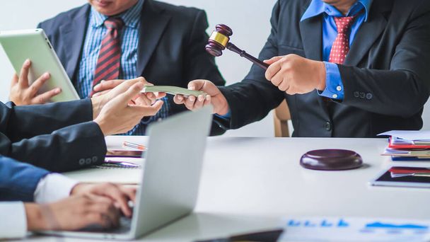 کلاهبرداری بنگاه املاک چطور انجام میشود؟ 2 کلاهبرداری بنگاه املاک