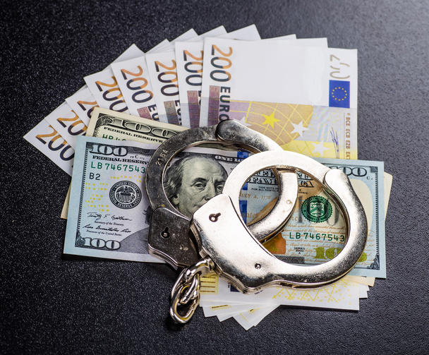 چه زمانی به کمک وکیل کلاهبرداری در صالحآباد نیاز داریم؟ 1 وکیل کلاهبرداری در صالحآباد