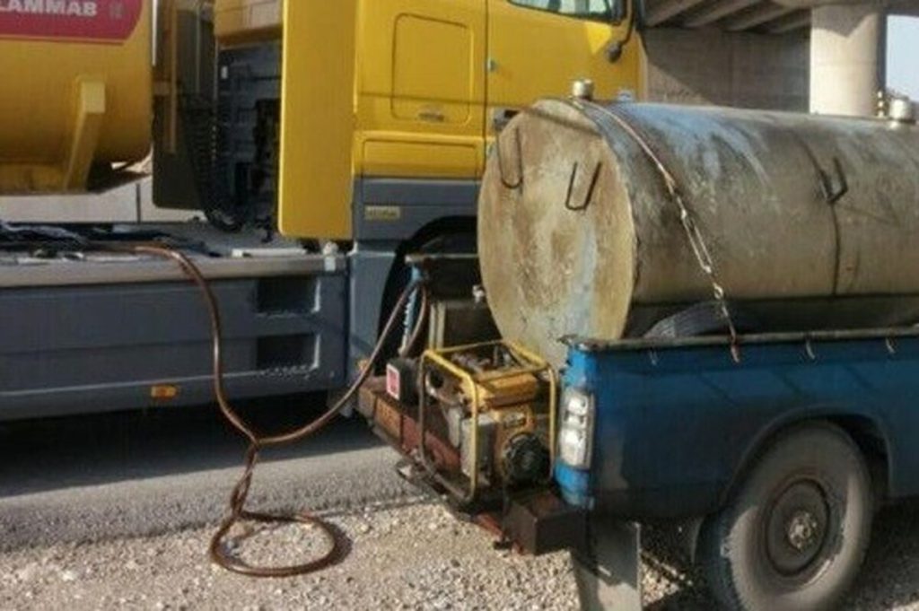 شرایط تحقق جرم قاچاق سوخت و فرآوردههای نفتی 3 وکیل پایه یک دادگستری در مشهد - مشاوره حقوقی