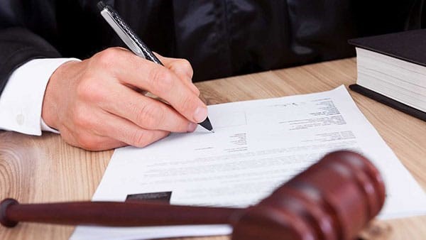 تبانی داور با خواهان (موارد ابطال رأی داوری و مسئولیت داوران در قبال آن) 3 ارجاع به داور