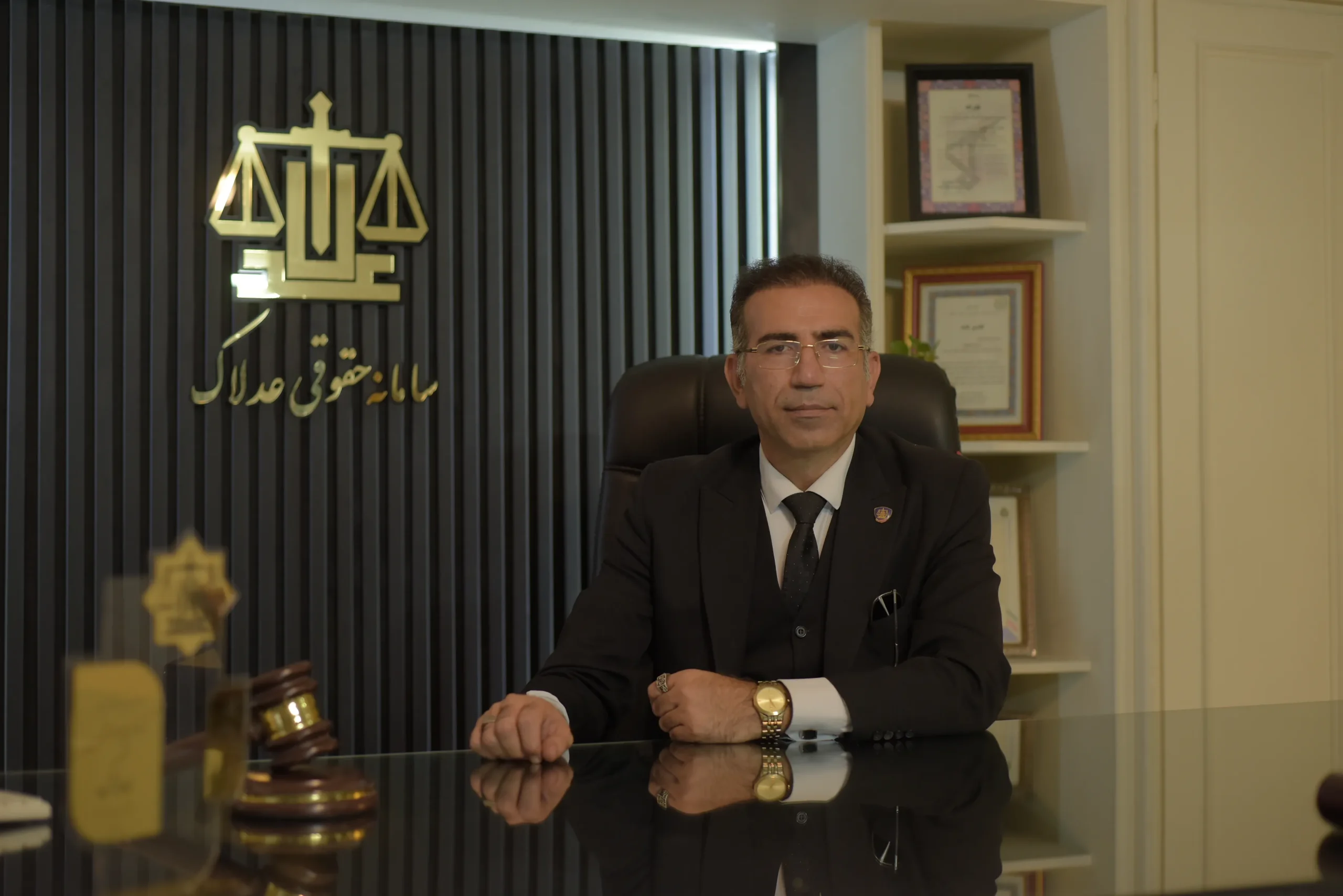 وکیل پایه یک دادگستری در مشهد - مشاوره حقوقی